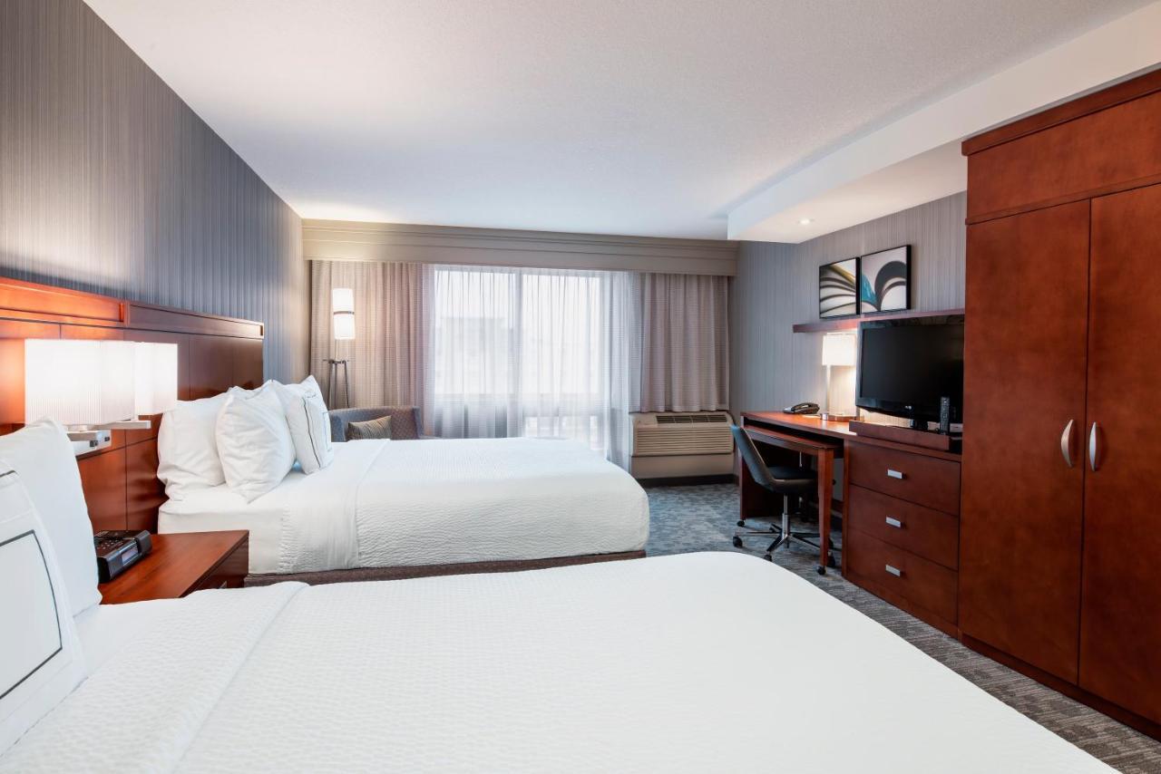 Courtyard By Marriott Edmonton West Hotel Exterior photo