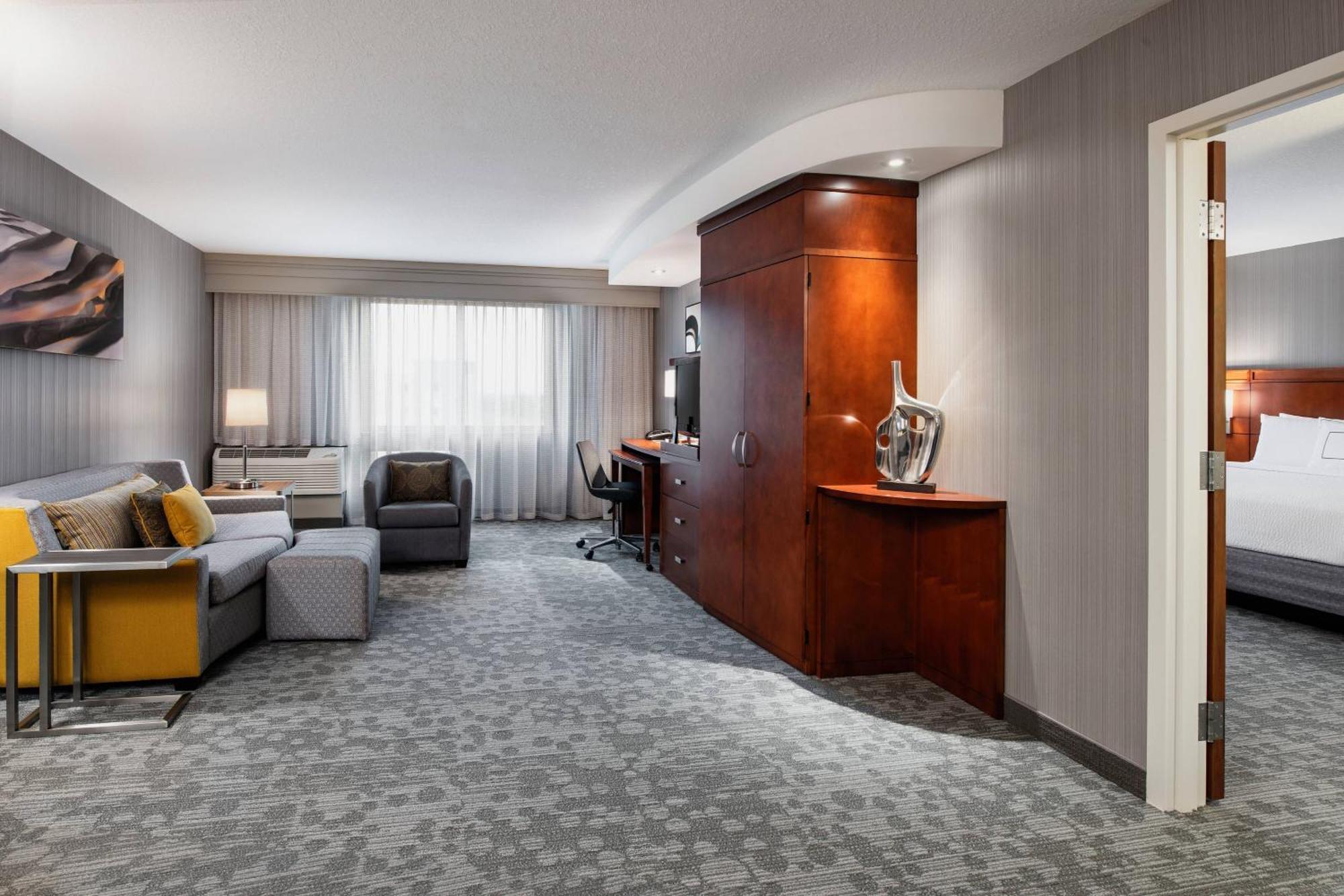 Courtyard By Marriott Edmonton West Hotel Exterior photo