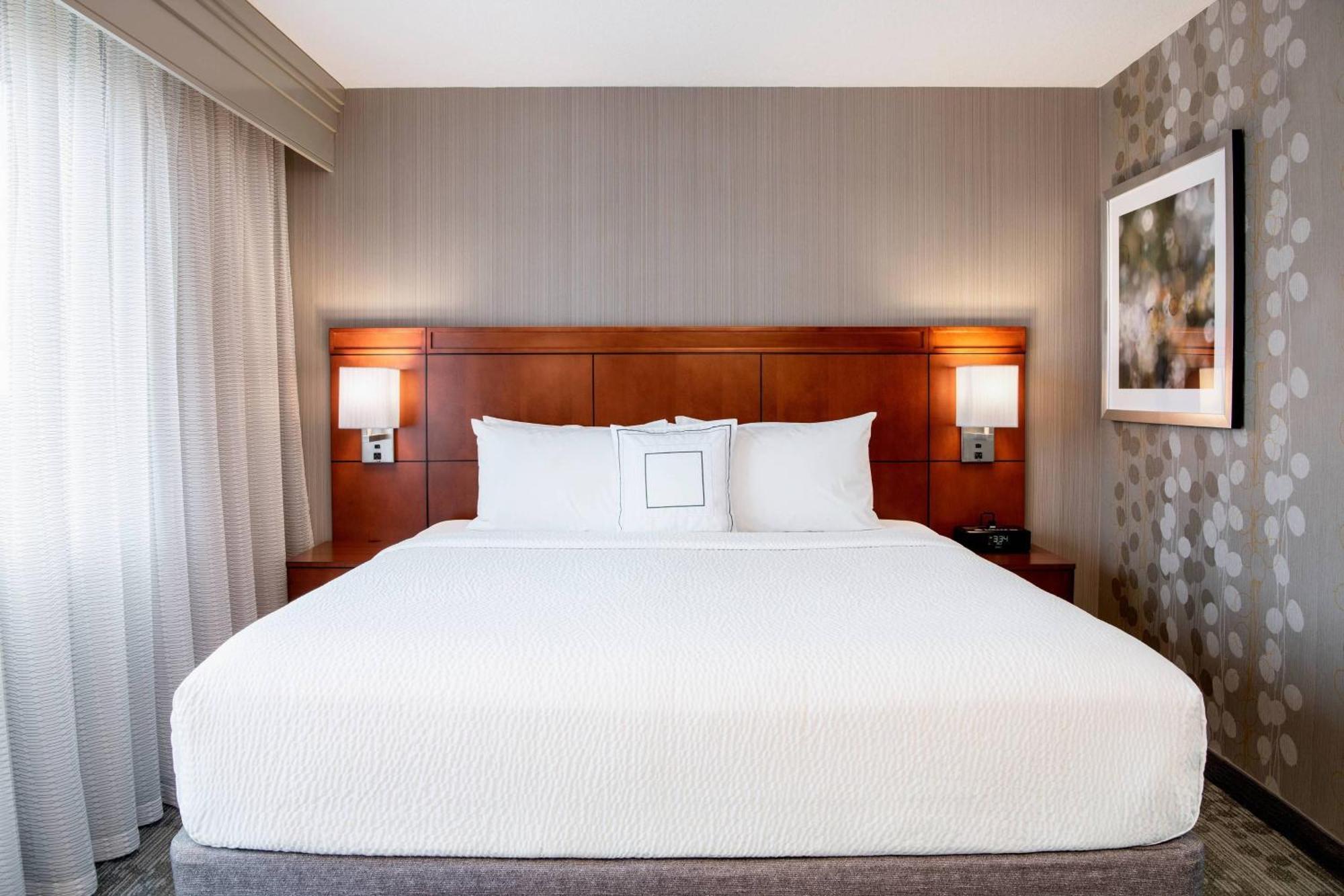 Courtyard By Marriott Edmonton West Hotel Exterior photo