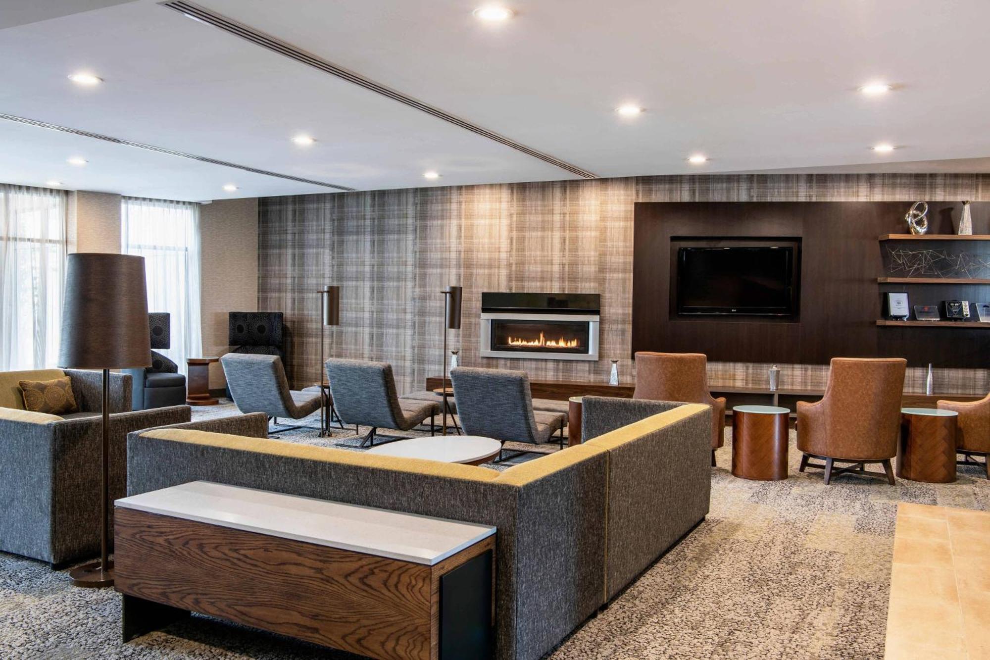 Courtyard By Marriott Edmonton West Hotel Exterior photo