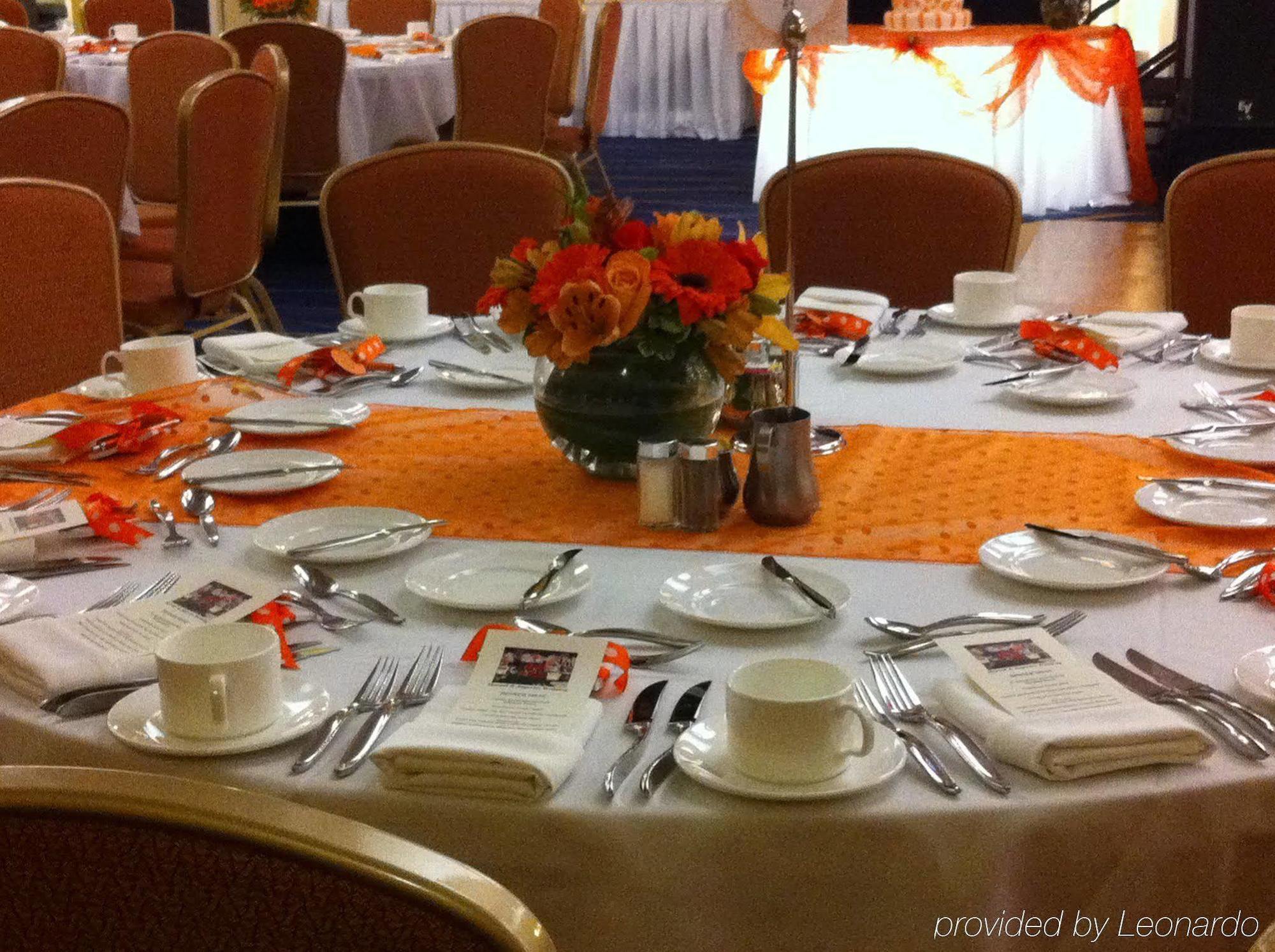 Courtyard By Marriott Edmonton West Hotel Restaurant photo