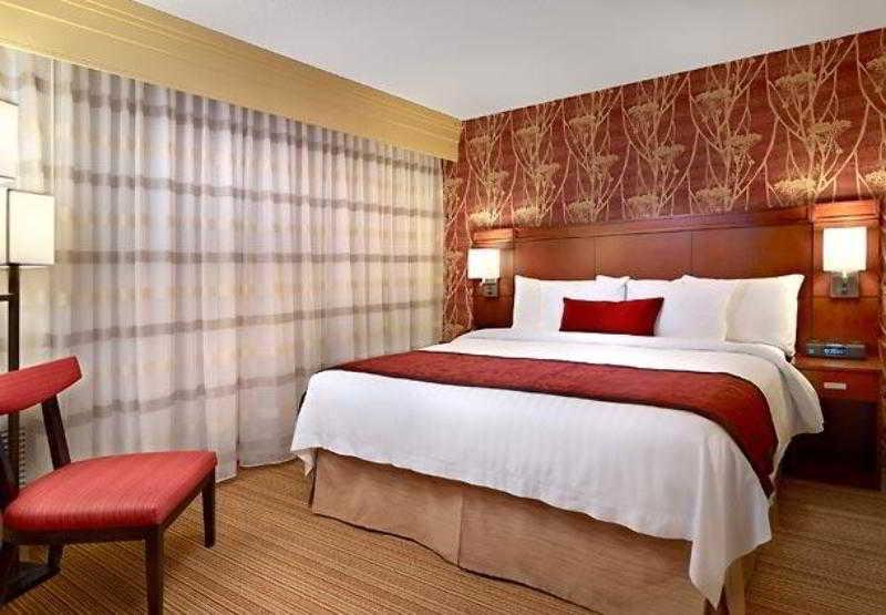 Courtyard By Marriott Edmonton West Hotel Exterior photo