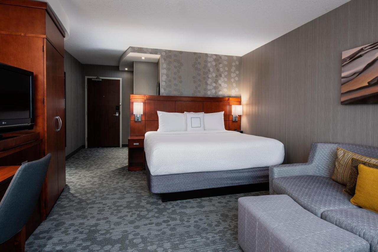 Courtyard By Marriott Edmonton West Hotel Exterior photo