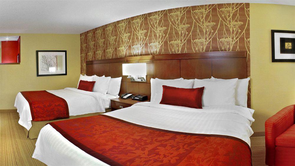 Courtyard By Marriott Edmonton West Hotel Exterior photo